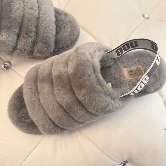 UGG Fluffy Slippers Women’s Size 9 Grey - Picture 2 of 5